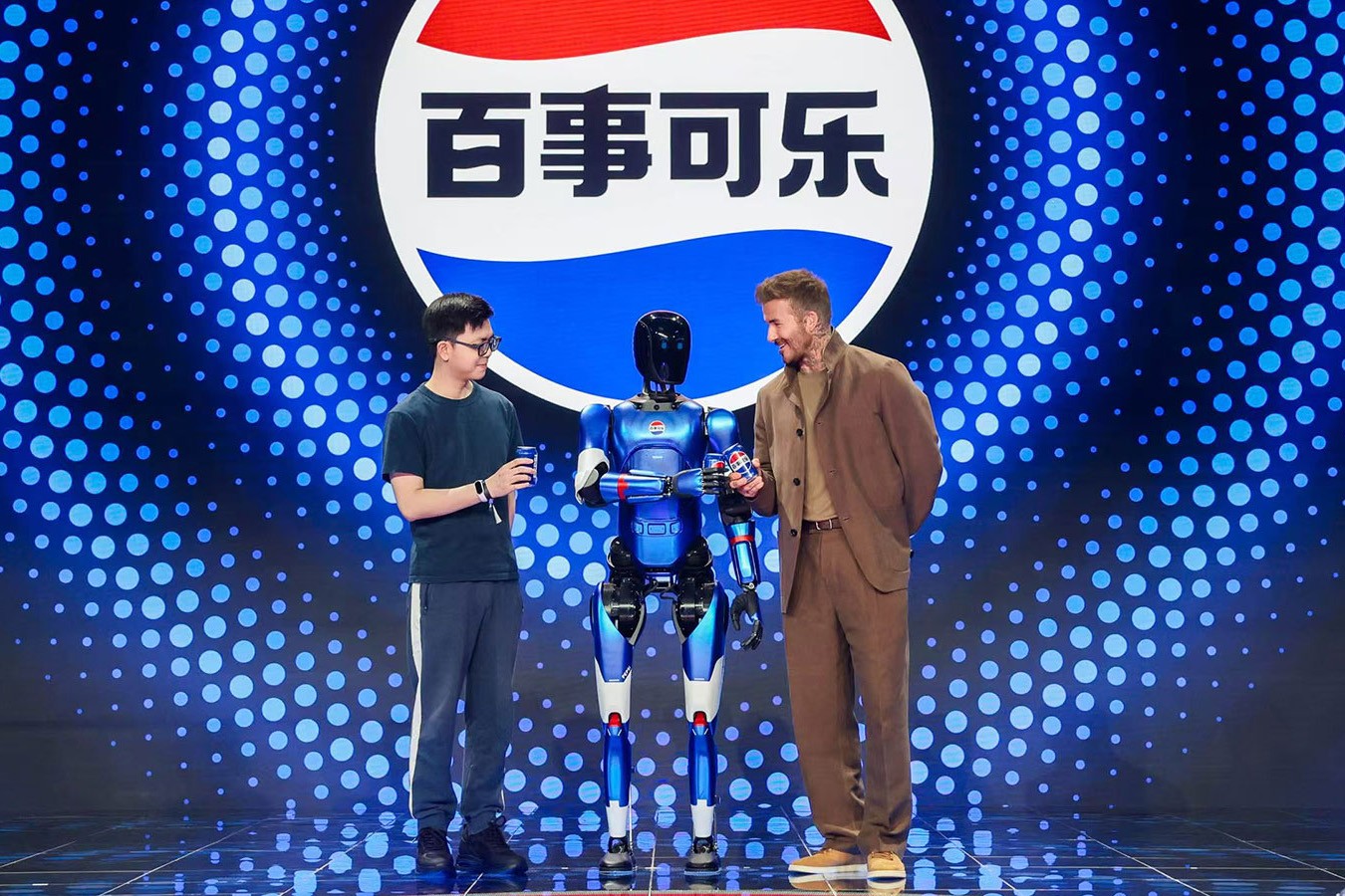 优游机器人携手百事中国共创“百事蓝宝” 共燃渴望新章